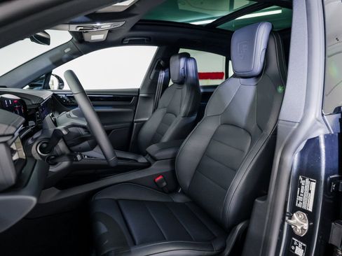 New 2026 Porsche Macan Electric image 5