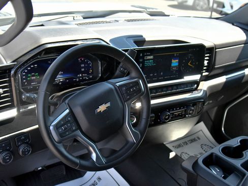 Used 2025 Chevrolet Silverado 2500 LT image 17