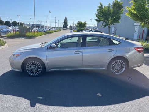 Used 2016 Toyota Avalon Limited w/ Toyota Safety Sense Package FWD image 4