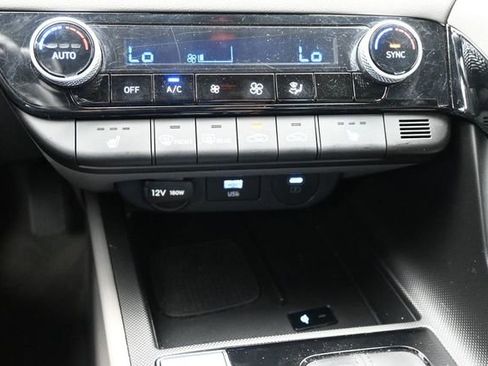 Used 2025 Hyundai Elantra SEL FWD image 45