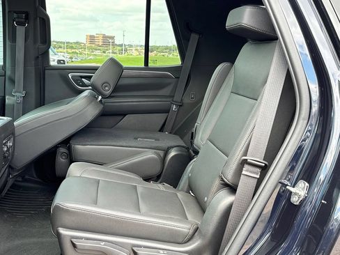 Used 2021 Chevrolet Tahoe Z71 w/ Luxury Package AWD/4WD image 8