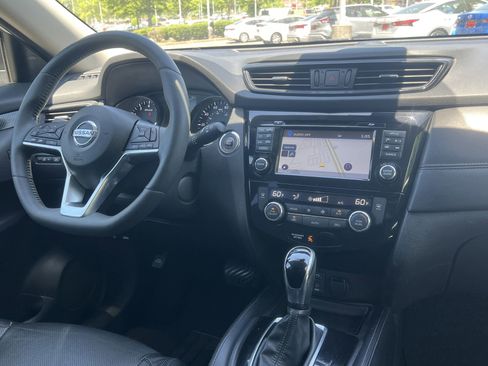Used 2017 Nissan Rogue SL w/ SL Premium Package AWD/4WD image 3