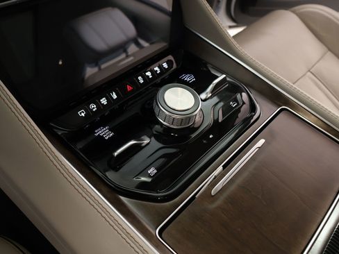 Used 2023 Jeep Grand Wagoneer L Series II AWD/4WD image 9