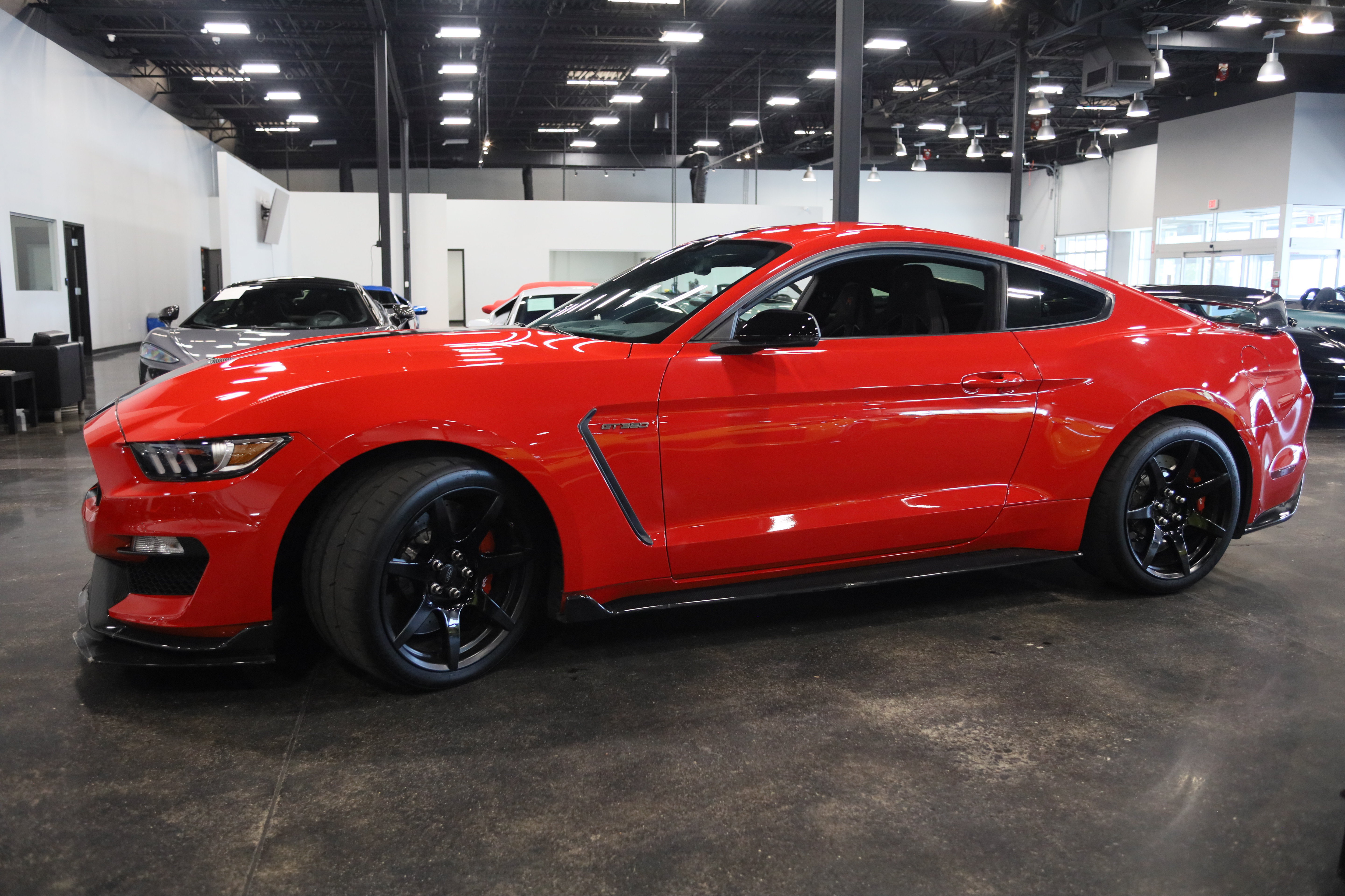 Used 2017 Ford Mustang Shelby GT350R w/ GT350R Equipment Group 920A RWD image 8