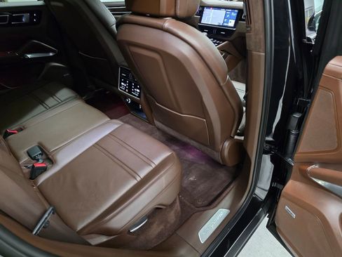 Used 2020 Porsche Cayenne Turbo image 34