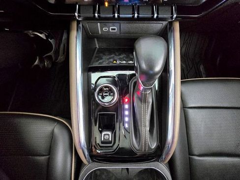 Used 2023 GMC Canyon Denali image 17