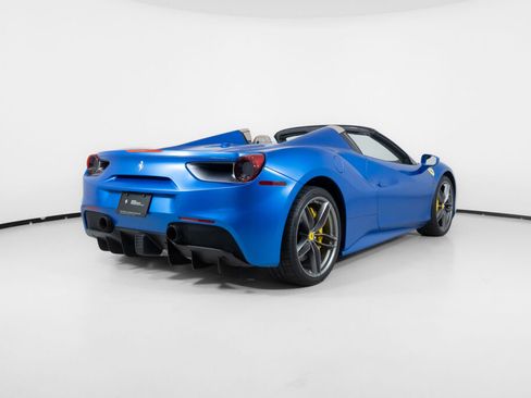 Used 2018 Ferrari 488 Spider image 8