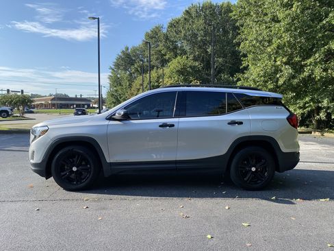 Used 2018 GMC Terrain SLE w/ Driver Convenience Package FWD image 6