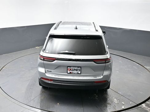 New 2026 Jeep Grand Cherokee Limited w/ Limited Altitude Package AWD/4WD image 36