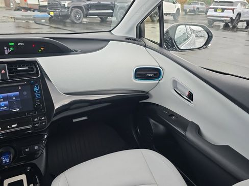 Used 2016 Toyota Prius Four image 21