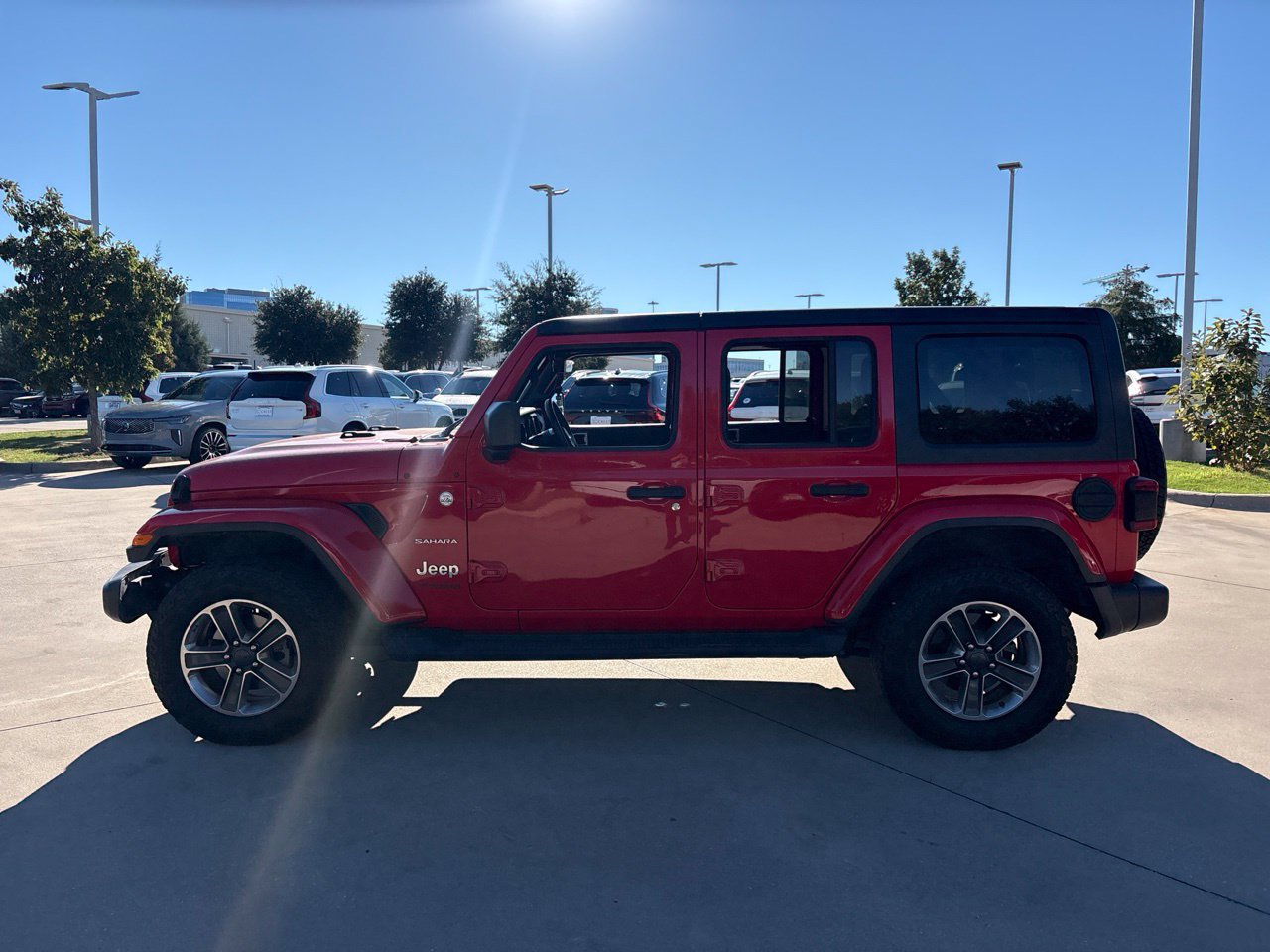 Used 2019 Jeep Wrangler Unlimited Sahara AWD/4WD image 8
