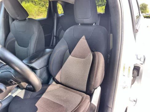 Used 2016 Jeep Cherokee 75th Anniversary FWD image 11