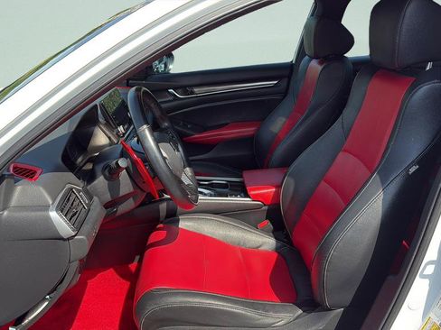 Used 2019 Honda Accord Sport image 9
