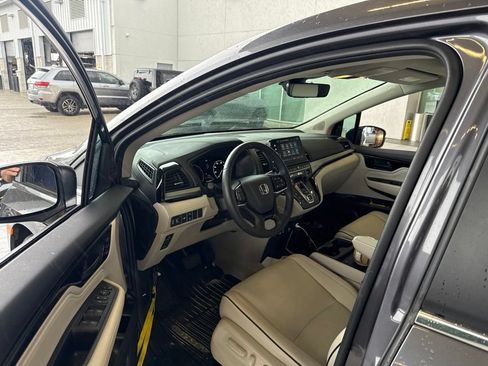 Used 2025 Honda Odyssey Touring image 6