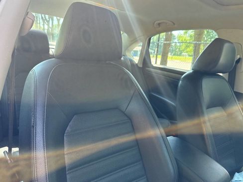 Used 2015 Volkswagen Passat 1.8T SE FWD image 21