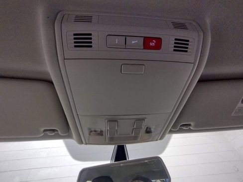 Used 2019 Volkswagen e-Golf SE w/ Driver Assistance Package image 32