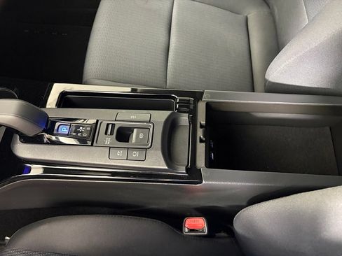 Used 2023 Toyota Prius LE FWD image 35