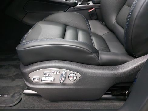 Used 2025 Porsche Macan Turbo image 30