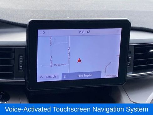 Used 2023 Ford Explorer XLT image 11