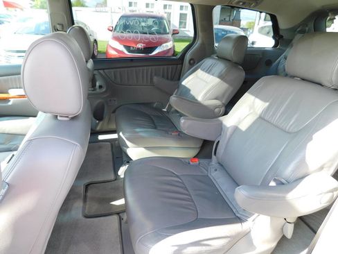 Used 2008 Toyota Sienna XLE Limited FWD image 13