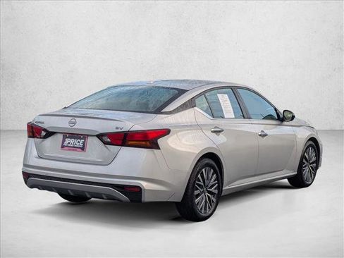 Used 2024 Nissan Altima 2.5 SV image 5