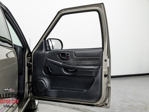 Used 2000 Chevrolet S10 Pickup LS w/ Preferred Equipment Group RWD image 96