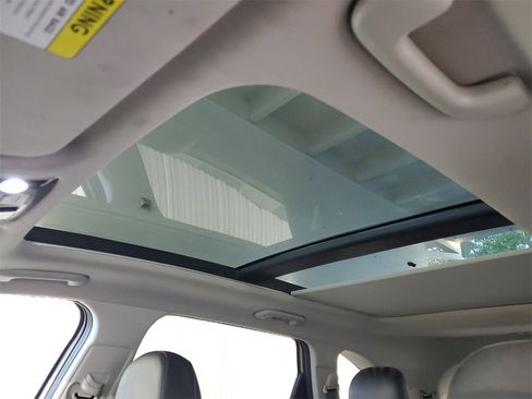 Certified 2022 Kia Sorento EX w/ Panoramic Sunroof Package image 10