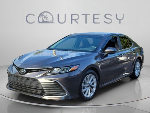 Used 2022 Toyota Camry LE FWD image 1