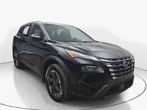Used 2025 Nissan Rogue SV w/ SV Premium Package FWD image 3