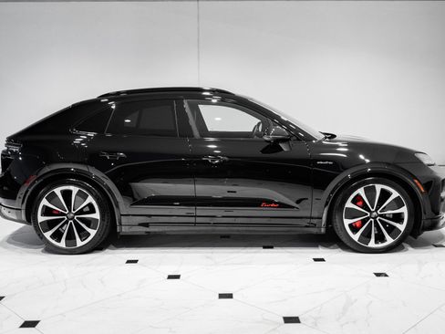 Used 2025 Porsche Macan Turbo Electric AWD/4WD image 6