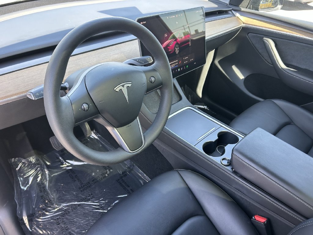 Used 2023 Tesla Model Y 2WD image 23