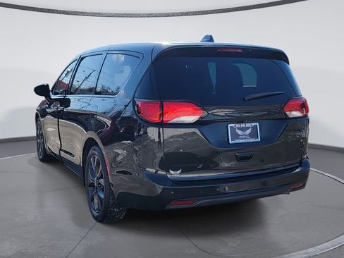 Used 2019 Chrysler Pacifica Touring Plus w/ S Appearance Package image 5