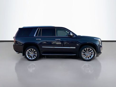 Used 2019 Cadillac Escalade Luxury image 2
