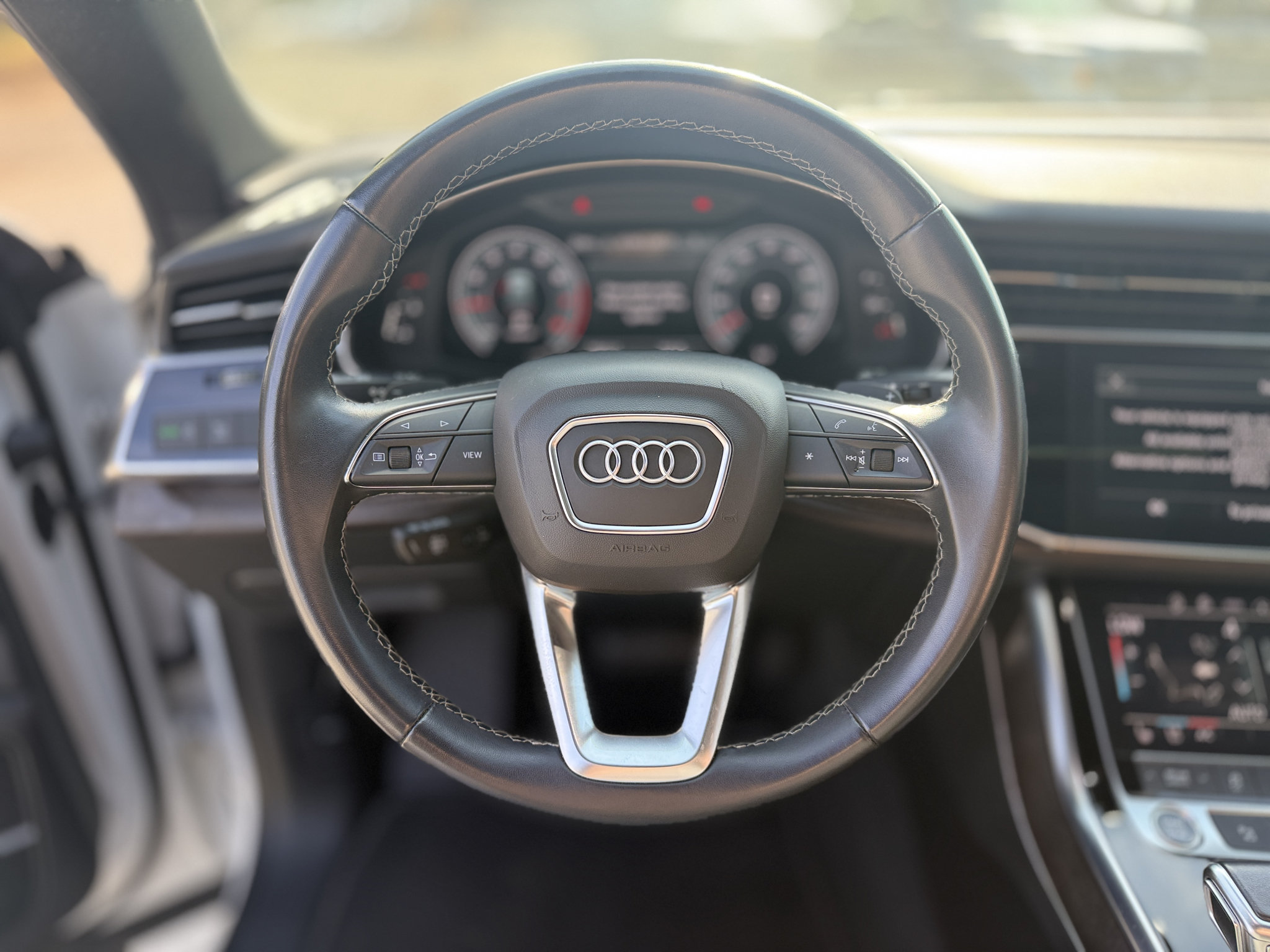Used 2022 Audi Q8 Premium Plus AWD/4WD image 32