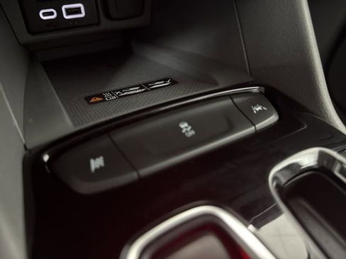 Used 2022 Chevrolet Bolt EUV Premier w/ Sun & Sound Package image 8