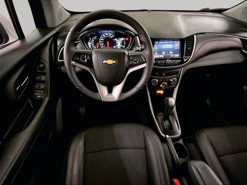 Used 2022 Chevrolet Trax LT w/ LT Convenience Package image 5