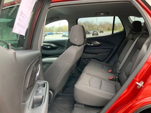 Used 2024 GMC Terrain SLE w/ Driver Convenience Package image 19