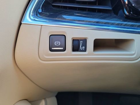 Used 2019 Cadillac XT5 FWD image 22