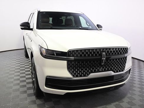 New 2026 Lincoln Navigator L Reserve AWD/4WD image 9