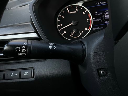 Used 2025 Nissan Altima 2.5 SV image 34