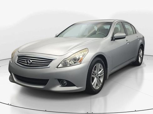 Used 2015 INFINITI Q40 w/ Moonroof Package image 5