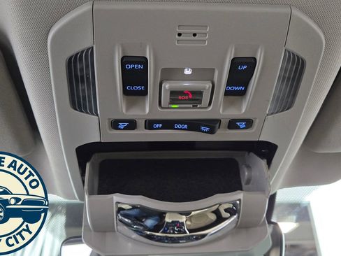 Used 2021 Toyota Highlander XLE image 24