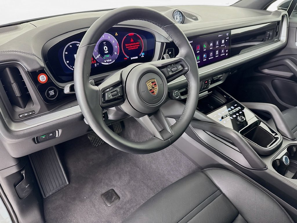 Certified 2025 Porsche Cayenne E-Hybrid AWD/4WD image 4