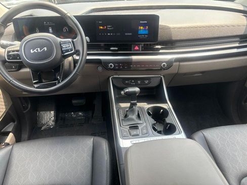 Used 2025 Kia Carnival FWD image 13