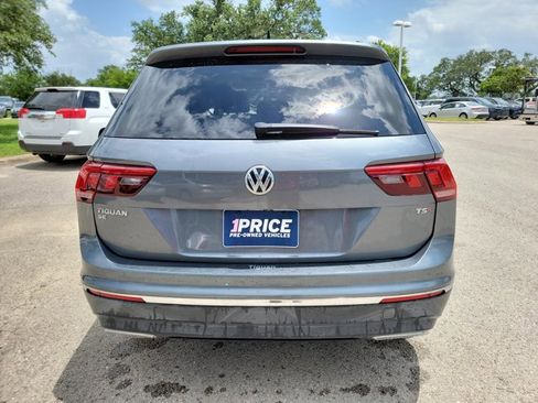 Used 2018 Volkswagen Tiguan SE w/ Panoramic Sunroof Package FWD image 6