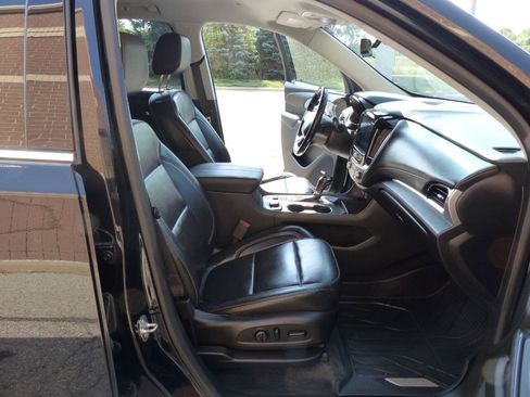 Used 2020 Chevrolet Traverse LT w/ LT Premium Package FWD image 55