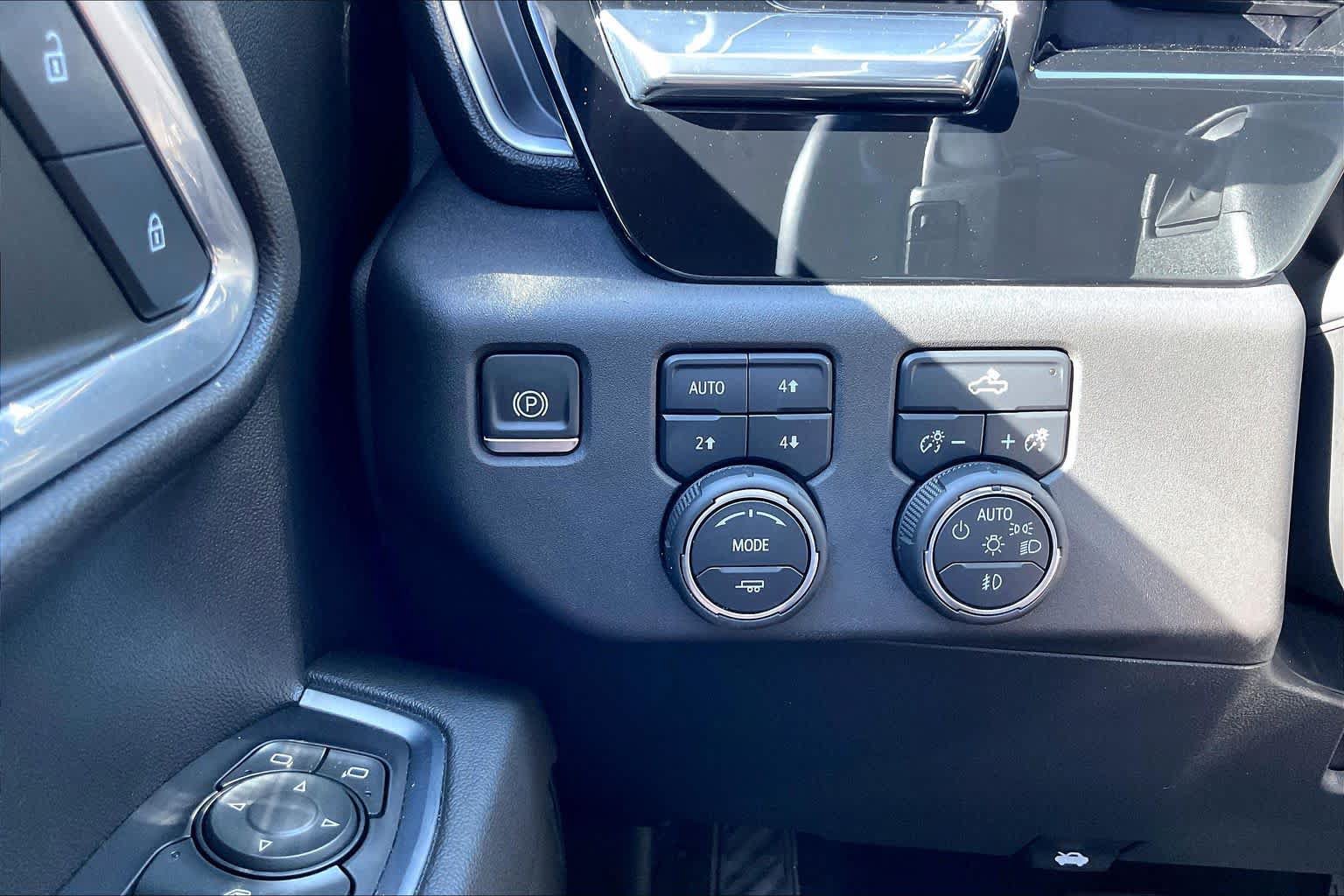 Used 2022 Chevrolet Silverado 1500 LT Trail Boss AWD/4WD image 32