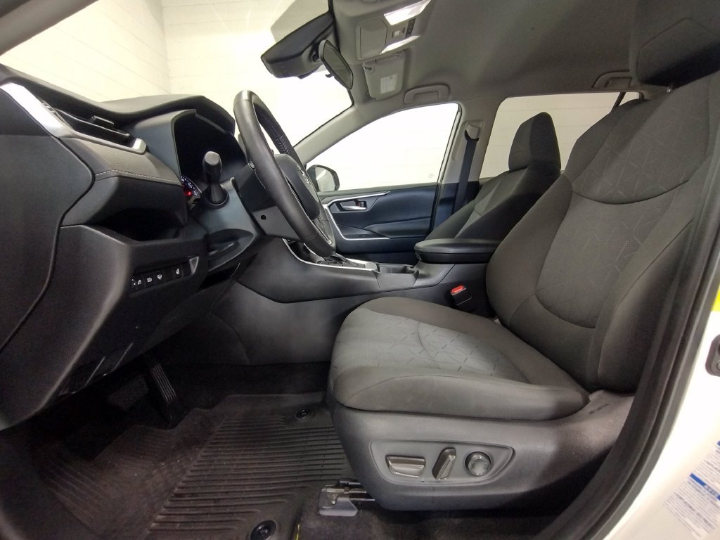 Used 2022 Toyota RAV4 XLE w/ XLE Grade Weather Package AWD/4WD image 20