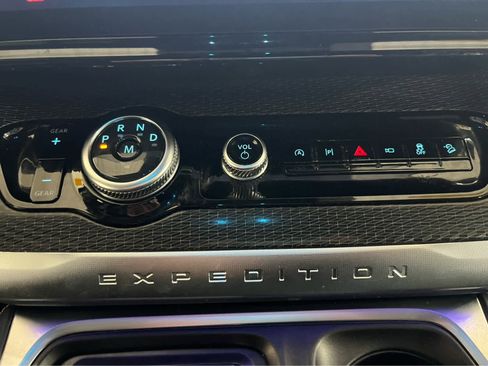 Used 2025 Ford Expedition Max Platinum w/ Stealth Performance Package image 29