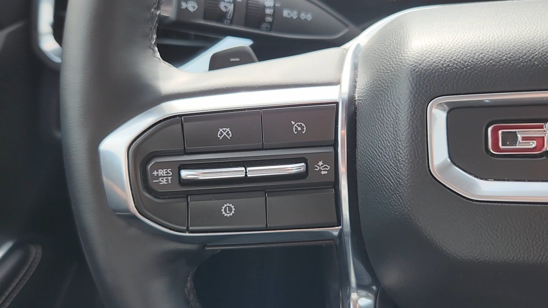 Used 2026 GMC Acadia Elevation w/ Elevation Premium Package AWD/4WD image 12